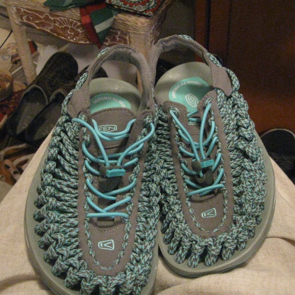 Keen Uneek Slingback Slip On Water Sandals Size 9